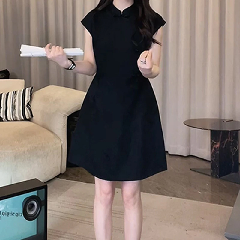 한 부서 트렌드 몸매 가꾸기 슬림해 보이는 트렌드 단색 드레스 2026 여름 새로운 패션 연령 감소 품격 옷