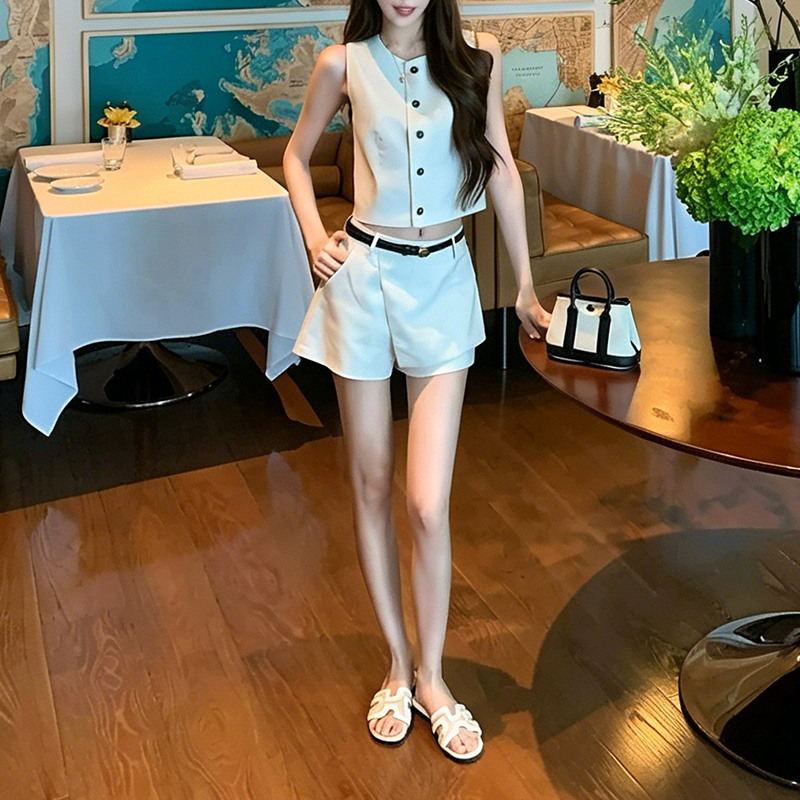 단추 조끼 베스트 페이크 레이어드 반바지 여성 2026 여름 새로운 트렌드 디자인 센스 작은 대중 외국 가스 투피스 세트