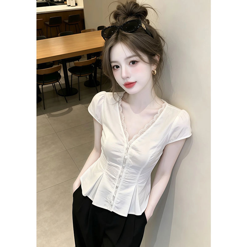 고급 센스 레이스 패치워크 여성 셔츠 2026 여름 새로운 작은 대중 외국 가스 트렌드 인터넷 유명인 디스플레이 화이트 슬림해 보이는 맨위