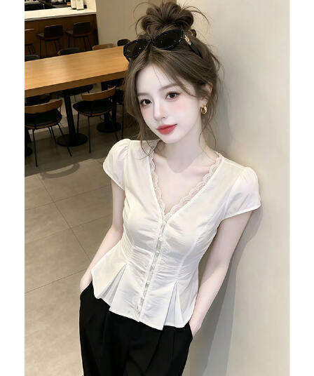 고급 센스 레이스 패치워크 여성 셔츠 2026 여름 새로운 작은 대중 외국 가스 트렌드 인터넷 유명인 디스플레이 화이트 슬림해 보이는 맨위