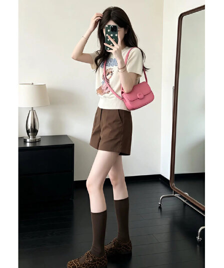향기로운 듀오 여름 코디 전체 집합 한 부서 만화 프린트 티셔츠 맨위 반바지 두 조각 여성 세트 여름 새로운