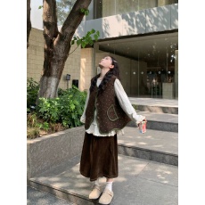 批发日系印花宽松马甲+花边打底<b class='q'>T</b><b class='q'>恤</b>+灯芯绒八分<b class='q'>裤</b>