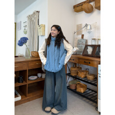 批发实拍。花边长袖打底衫+立领夹棉马甲+牛仔裤