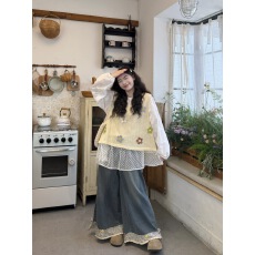 批发蕾丝拼接刺绣衬衫+叠穿花朵马甲+<b class='q'>牛仔裤</b>