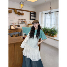 批发<b class='q'>实拍</b>。显白湖蓝色短袖T恤+碎花吊带裙+牛仔<b class='q'>裤</b>