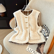 批发实拍羊羔毛绒马甲女时髦洋气2025秋冬新款背心外穿上衣坎肩马夹