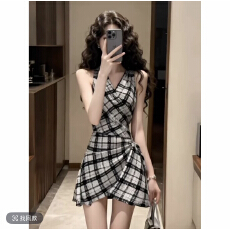 批发<b class='q'>黑白</b>格子V领气质辣妹短款<b class='q'>连衣裙</b>小众设计感新款收腰显瘦夏季个性