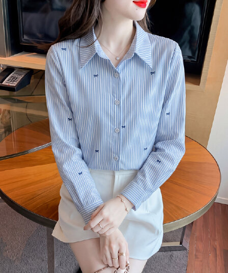 2026 가을 새로운 출퇴근 다용도 품격 몸매 가꾸기 슬림해 보이는 긴팔 셔츠 패션 나비 자수 스트라이프 맨위