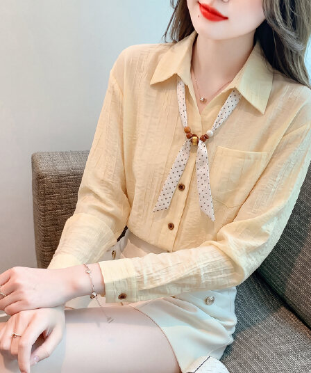 2026 가을 새로운 패션 긴팔 폴로 칼라 레이스 업 셔츠 여성 의류 디자인 센스 연령 감소 슬림해 보이는 외국 가스 맨위