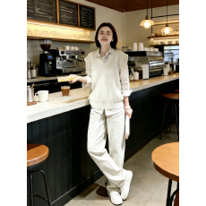 2026早春韩系ins奶系穿搭针织毛衣马甲减龄衬衫白色牛仔裤三件套