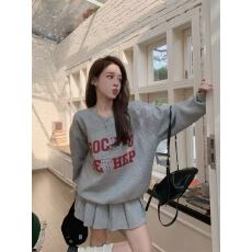 批发2026春秋休闲风字母印花圆领卫衣长袖女+高腰短裙两件套套<b class='q'>装</b>+披肩