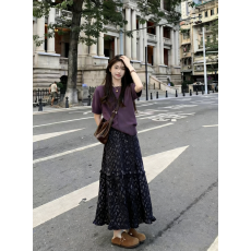 批发超显白2026春夏复古设计感紫色麻花短袖<b class='q'>毛衣</b>碎花裙温柔显瘦两件套