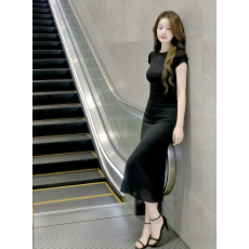 批发2026超火春季穿搭一整套绝美巨好看大方得体黑色<b class='q'>半身裙</b>两件套装女