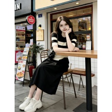 批发针织条纹短袖T恤女士春夏薄款轻奢高级感圆领<b class='q'>打底衫</b>拼色内搭上衣