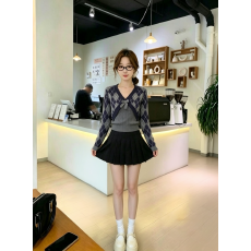 批发早秋新款针织开衫女韩系显瘦穿搭短款上衣设计感<b class='q'>毛衣</b>外套两件套