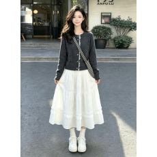 批发秋<b class='q'>冬</b>新款超火穿搭一整套巨好看的漂亮灰色针织衫白色半身裙两件套