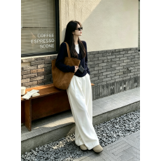 批发藏青色假两件圆领长袖针织衫女2026新款秋季<b class='q'>白色</b>阔腿<b class='q'>牛仔裤</b>两件套