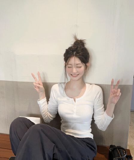 있음 밖으로 한국 스타일 다용도 반 개방 칼라 중국 북부 긴팔 티셔츠 여성 기초 디자인 센스 몸매 가꾸기 만나는 맨위