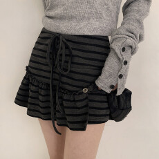 批发韩版 百搭抽绳宽松腰纽扣装饰辣妹<b class='q'>条纹</b>短裙 内置安全裤