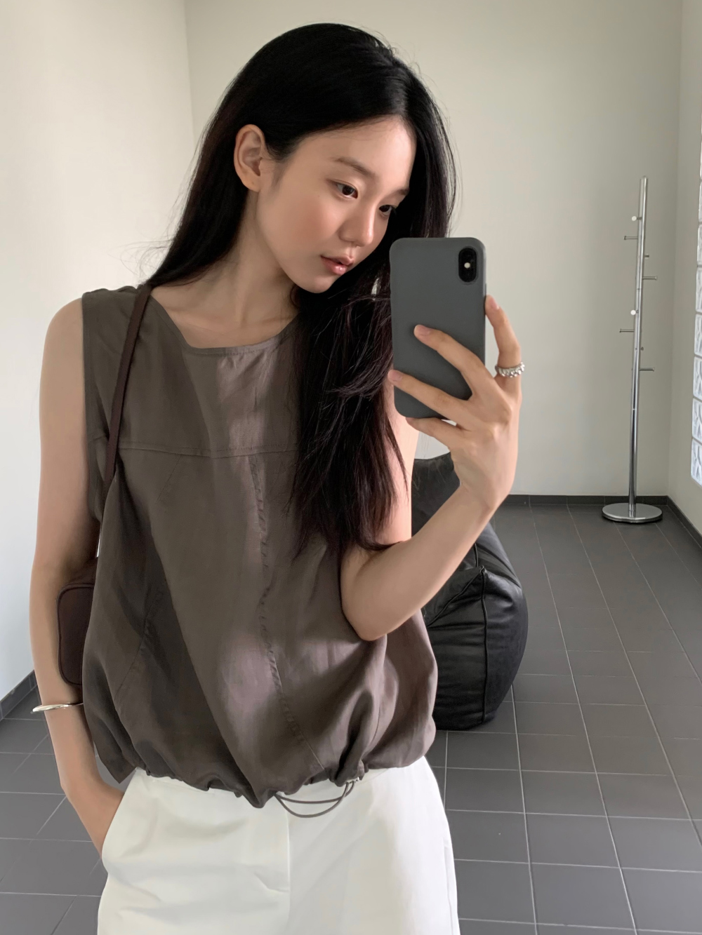 한국 스타일 품격 민소매 아마 빛 요리 한 밑단 펌프 로프 민소매 셔츠 여성