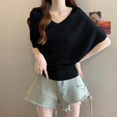 实拍胖MM夏季新款韩系V领肌理感针织衫女宽松显瘦蝙蝠袖冰丝上衣