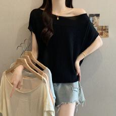 批发实拍胖mm新款一字领蝙蝠袖针织衫短袖女夏款设计感独特露肩女上衣