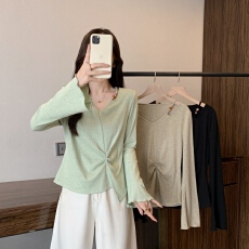 批发实拍2025<b class='q'>秋</b>装新款胖mm大码女捏褶长袖V领T恤设计感不规则显瘦上衣