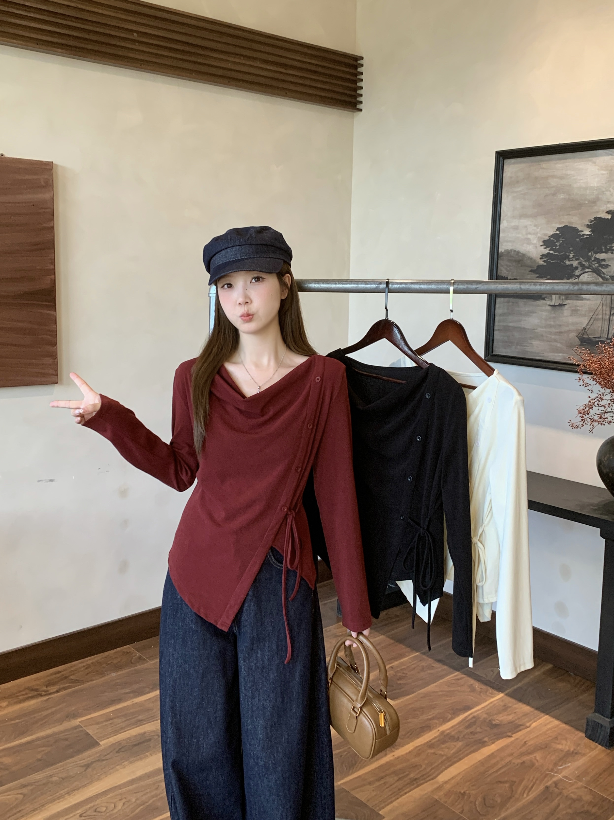 실사 2026 봄 드레스 새로운 지방 mm 빅 사이즈 여성 불규칙 흔들다 칼라 긴팔 티셔츠 프랑스식 품격 스트랩 맨위