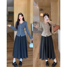 批发实拍2026春装新款胖mm大码纯欲条纹长袖<b class='q'>针织</b>衫波点半身裙两件套装