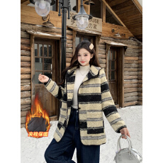 批发实拍2025冬装新款胖mm大码女撞色条纹羊羔绒外套夹棉保暖连帽大衣