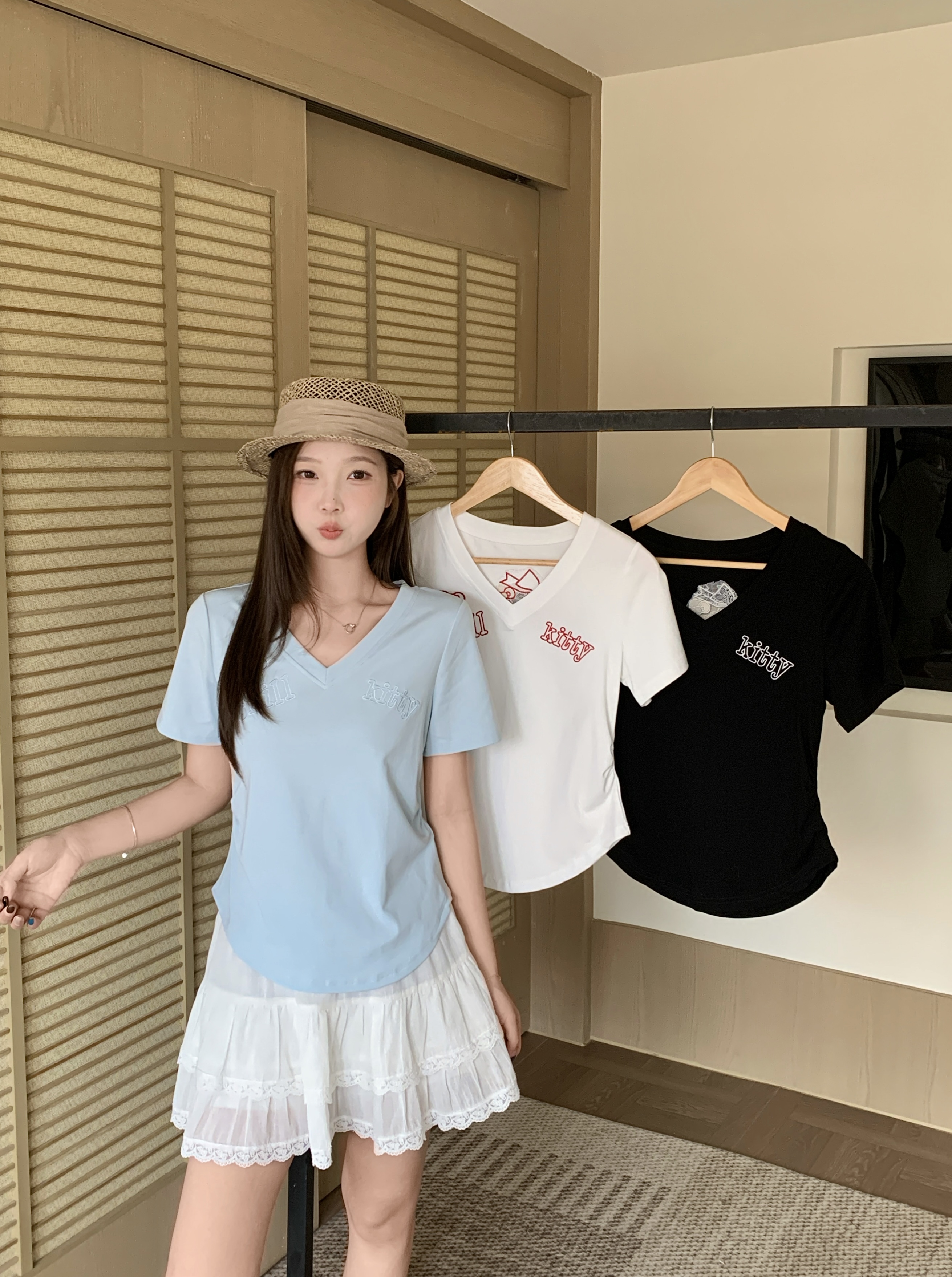 실사 2026 여름 새로운 지방 mm 빅 사이즈 여성 홀로우 아웃 자수 고양이 V넥 반팔 티셔츠 몸매 가꾸기 슬림해 보이는 맨위
