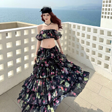 批发碎花荷叶边浪漫一字领抹胸大摆蛋糕裙<b class='q'>两件套</b>长裙海边度假沙滩裙