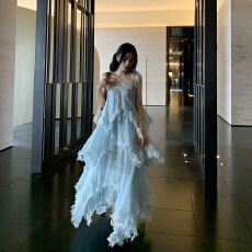 批发法式蕾丝大摆<b class='q'>连衣裙</b>女温柔风仙女度假显瘦蛋糕吊带裙