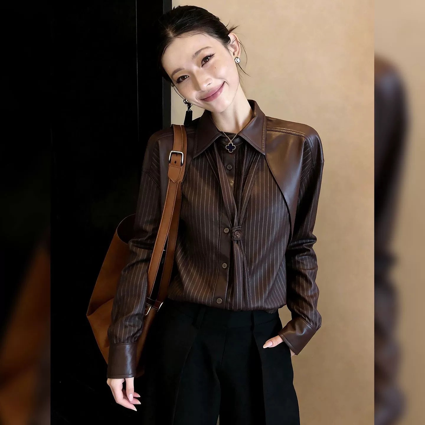 개성 커피 색상 셔츠 가죽 표면 패치워크 셔츠 레트로 폴로 칼라 캐주얼 긴팔 루즈핏 맨위 2026 봄 여성