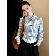 2026春季新款韩版设计感条纹衬衫女牛角扣装饰通勤风气质显瘦上衣
