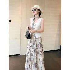 批发轻熟风白色<b class='q'>马甲</b>印花半身裙两件套女2026夏季新款显瘦百搭通勤套装