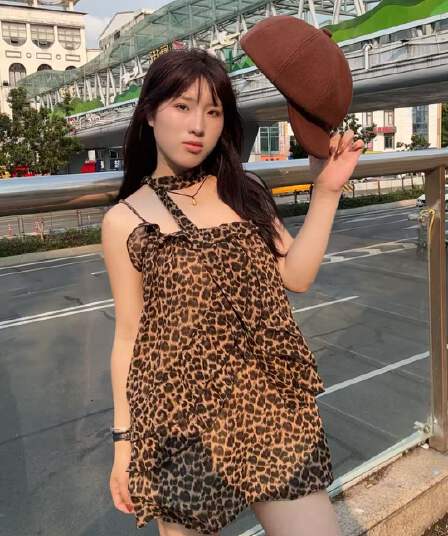 실사 핫걸 레오파드 무늬 행침 목 캐미솔 봄 루즈핏 슬림해 보이는 프릴 민소매 다용도 맨위