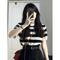 批发港味<b class='q'>条纹</b>冰丝<b class='q'>针织衫</b>正肩短袖t恤女夏显瘦设计感小众短款高级上衣