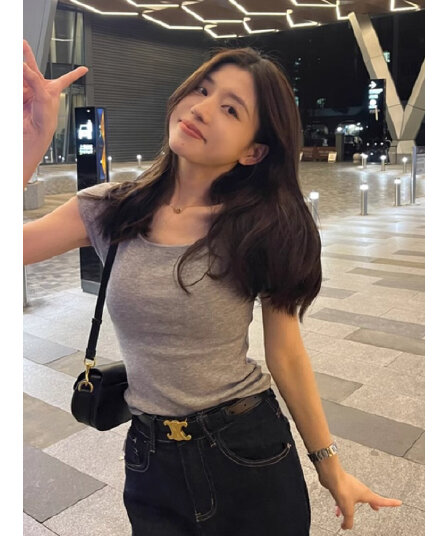 빨간색 광장 칼라 긍정적 인 어깨 얼음 실크 니트 반팔 티셔츠 여성 여름 프랑스식 아름다운 몸매 가꾸기 핫걸 작은 날다 소매 맨위