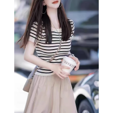 法式锁骨方领上衣2026新款夏季条纹t恤女短袖设计感冰丝针织衫
