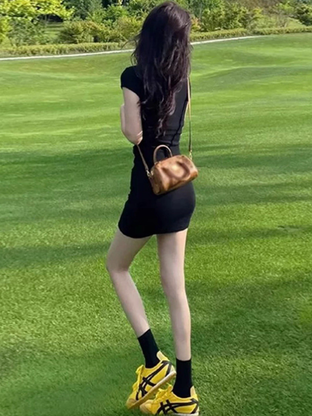 프랑스식 순수한 욕망 바람 검정색 니트 여성 드레스 2026 년 여름 새로운 긍정적 인 어깨 몸매 가꾸기 아름다운 타이트 스커트 미니 스커트