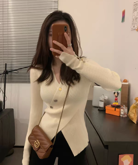 불규칙 디자인 센스 스웨터 인사이드 가져 가라. 기본 셔츠 여성 가을 겨울 고급 센스 몸매 가꾸기 슬림해 보이는 겨울 의류 니트 스웨터 맨위