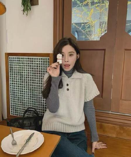 한 세대 미니멀리즘 POLO 칼라 반팔 니트 스웨터 여성 2026 가을 새로운 품격 스택 착용 슬림해 보이는 스웨터 티셔츠 트렌디