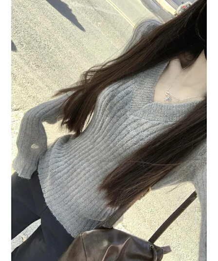 느긋한 바람 회색 V넥 니트 기본 셔츠 여성 가을 새로운 몸매 가꾸기 인사이드 가져 가라. 스웨터 디자인 센스 긴팔 맨위