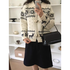 批发chic<b class='q'>韩国</b>复古学院风减龄牛角扣针织撞色提花厚实保暖外套毛衣