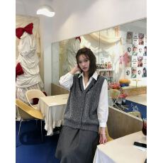 批发秋冬新款韩版气质减龄V领<b class='q'>百搭</b>重工宽松亮片针织马夹