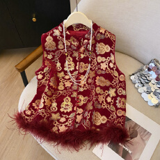 实拍2025新款新中式国风夹棉秋冬马甲背心红色驼鸟毛织锦提花外套