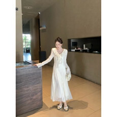批发一见倾心 法式仙女气质蕾丝长袖<b class='q'>连衣裙</b>女秋冬加绒款温柔风长裙子