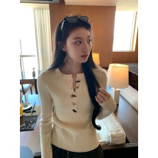 批发红人馆毛衣<b class='q'>女</b>款新款冬季慵懒高级感内搭上衣长袖设计感针织衫