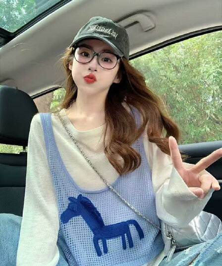 작은 말 자수 니트 스웨터 긴팔 티셔츠 여성 2026 새로운 봄 페이크 레이어드 패치워크 레트로 루즈핏 맨위 트렌디
